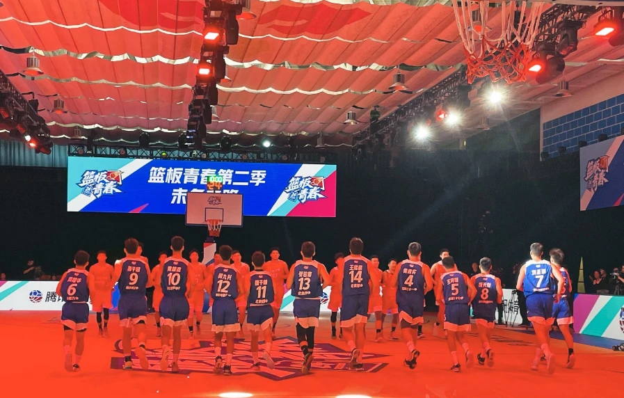 老年人如何安全地进行篮球接球训练?_2